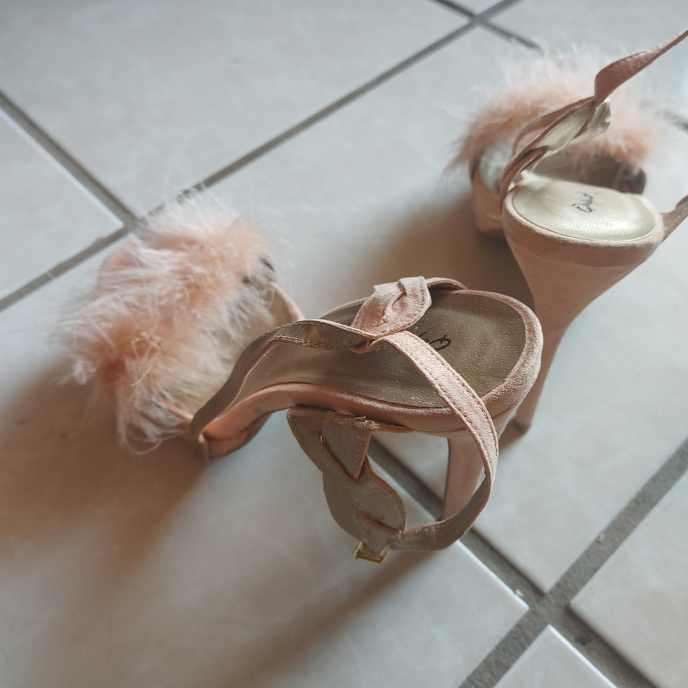 Shoes - Picture 5 of 6